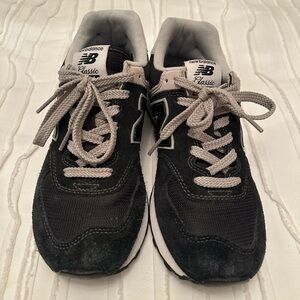 New Balance Classic Black and Gray Sneakers